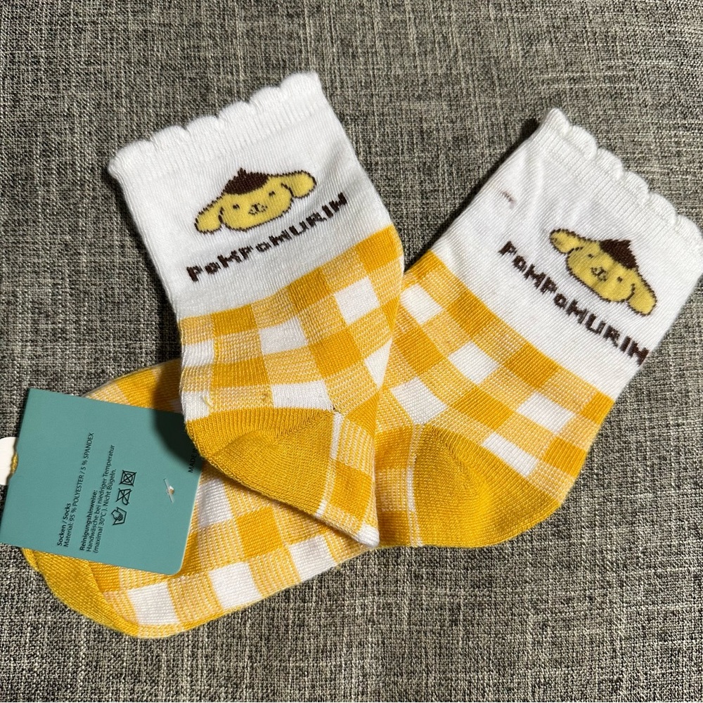 ❤️POMPOMPURIN Checked Crew Socks ripped edge design #sanrio